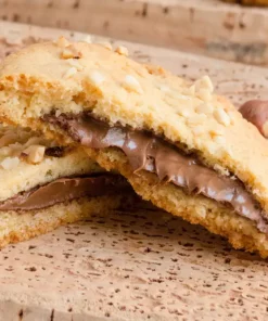 Biscotti farciti con crema alla nocciola