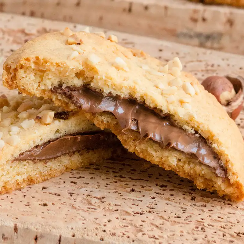 Biscotti farciti con crema alla nocciola