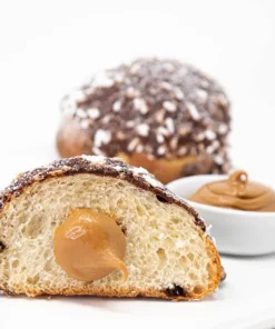 Croissant farcito con crema al caramello salato