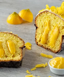 Dolce farcito con la crema al limone resistente alla cottura