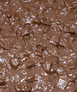 Crema cacao e nocciola con granella di nocciole e wafer croccante