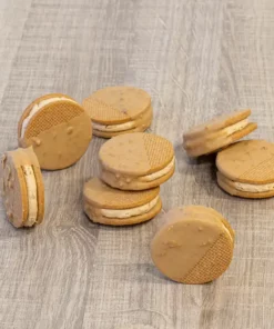 Biscotti coperti con la crema al caramello salato crunch