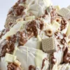 Crema ala nocciola con granella di nocciole e wafer croccante utilizzata come variegato per gelato