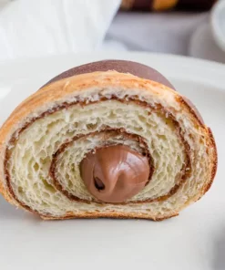 Croissant farcito con la Crema Gianduia con l'8% di Nocciole