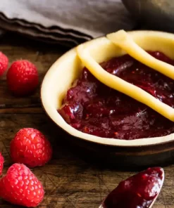 Crostata farcita con la farcitura di lamponi al 45% di frutta