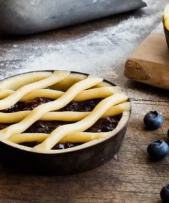 Crostata farcita con la farcitura di mirtilli al 45% di frutta