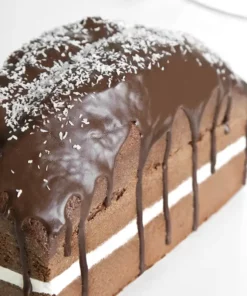 Dolce coperto dalla Crema al CIoccolato fondente per glassare torte e dolci