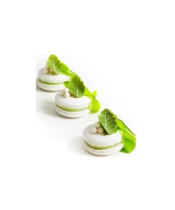 Macarons bianchi decorati con Curvy leaf green, decorazioni per torte in cioccolato
