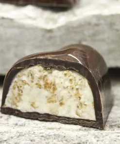 Pralina farcita con il Pralinato al cioccolato bianco con crepes