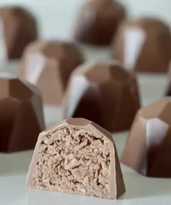 Praline con il pralinato al ciocciolato gianduia con crepes