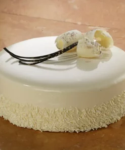 Semifreddo con la glassa a specchio al cioccolato bianco