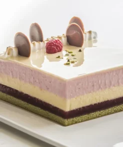 Semifreddo con la glassa a specchio neutra