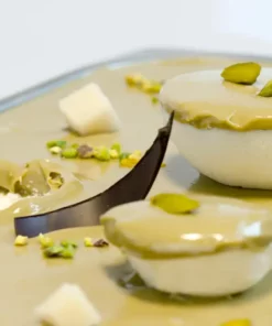 Variegato al pistacchio nella vaschetta del gelato come cremino