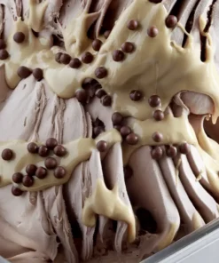 Variegato latte e nocciola sul gelato