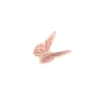 Decorazione di cioccolato a forma di farfalla bianca e rosa