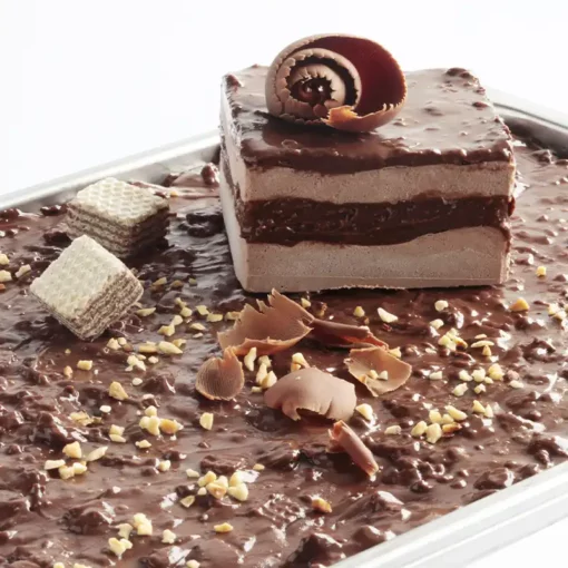 Applicazioni della crema cacao e nocciola con granella di nocciola e wafer sia per semifreddo che per gelato