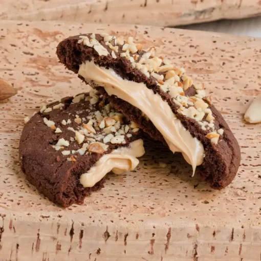 Cookies farciti con la crema alla mandorla