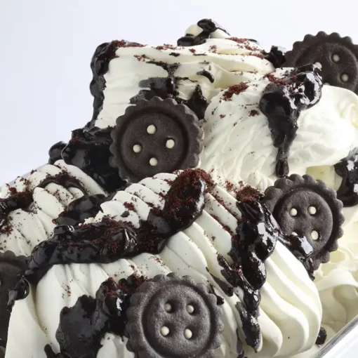 Crema al cacao con biscotti di cacao croccanti utilizzata come variegato per gelato