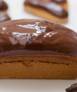 Plumcake con copertura della crema al cioccolato fondente