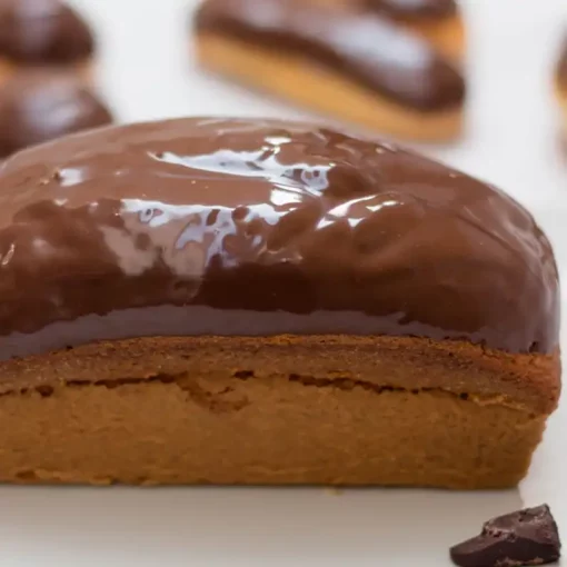 Plumcake con copertura della crema al cioccolato fondente