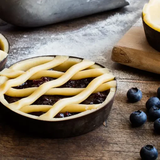 Crostata farcita con la farcitura di mirtilli al 45% di frutta