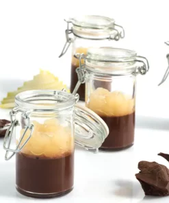 Dolce al cucchiaio con la composta di pere a cubetti 85% di frutta