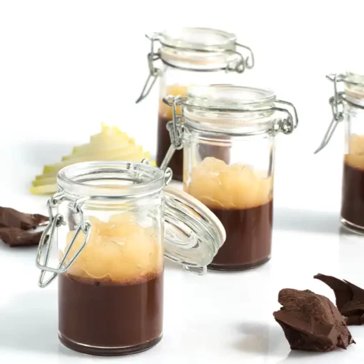 Dolce al cucchiaio con la composta di pere a cubetti 85% di frutta