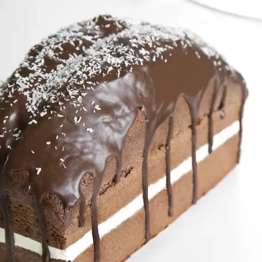 Dolce coperto dalla Crema al CIoccolato fondente per glassare torte e dolci