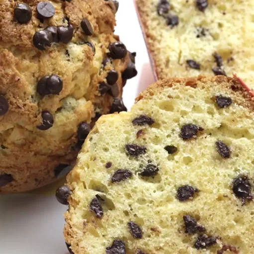 Dolci con inclusioni di gocce di surrogato di cioccolato fondente