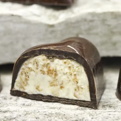 Pralina farcita con il Pralinato al cioccolato bianco con crepes