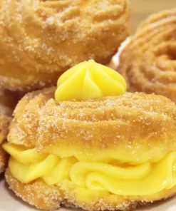Zeppola con la crema pasticcera realizzata con il nostro preparato per crema pasticcera a freddo