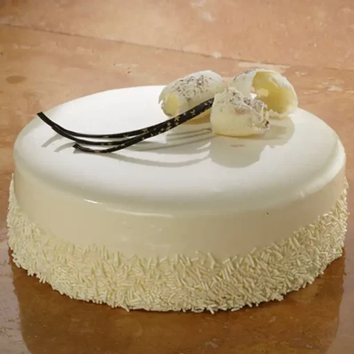 Semifreddo con la glassa a specchio al cioccolato bianco