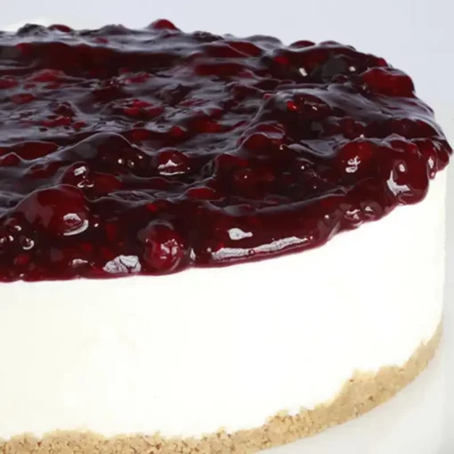Semifreddo ricoperto dalla composta di frutti di bosco interi al 70% di frutta