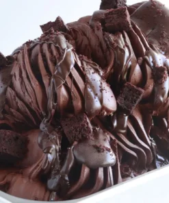 Variegato al cioccolato fondente sul gelato