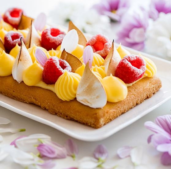 Torta al limone con lamponi